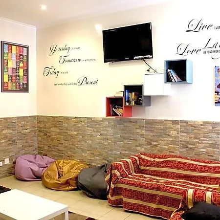 Legends Hostal Roma
