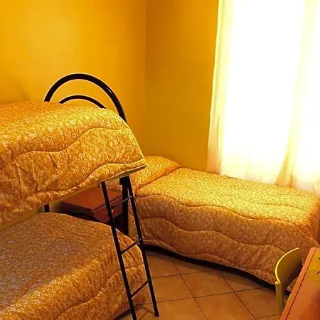 Legends Hostal Roma