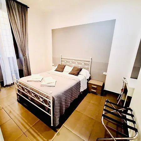Legends Hostal Roma